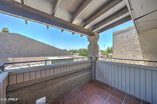 Building Photo - 616 E Manzanita Dr