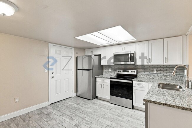Building Photo - Unit