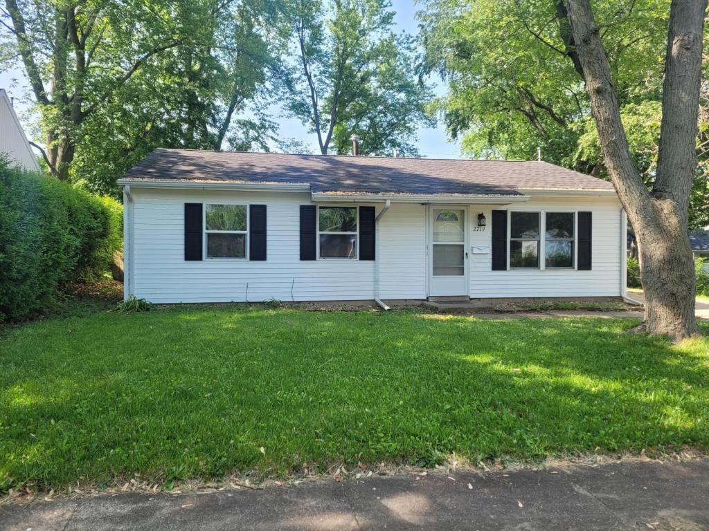Primary Photo - 2719 E Illinois St