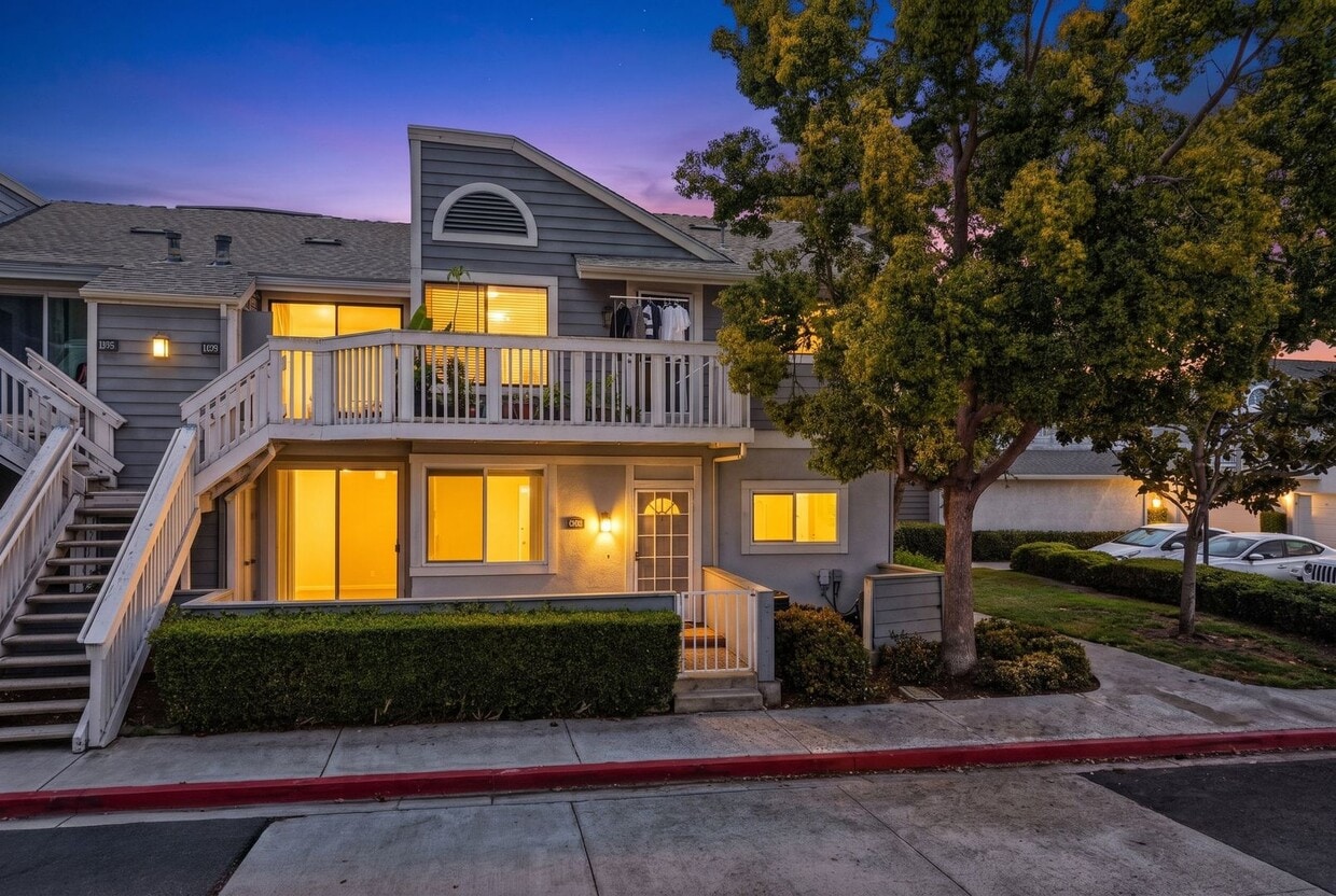 Spacious 2 Bed, 2 Bath Condo in Desirable Northwood - Spacious 2 Bed, 2 Bath Condo in Desirable Northwood