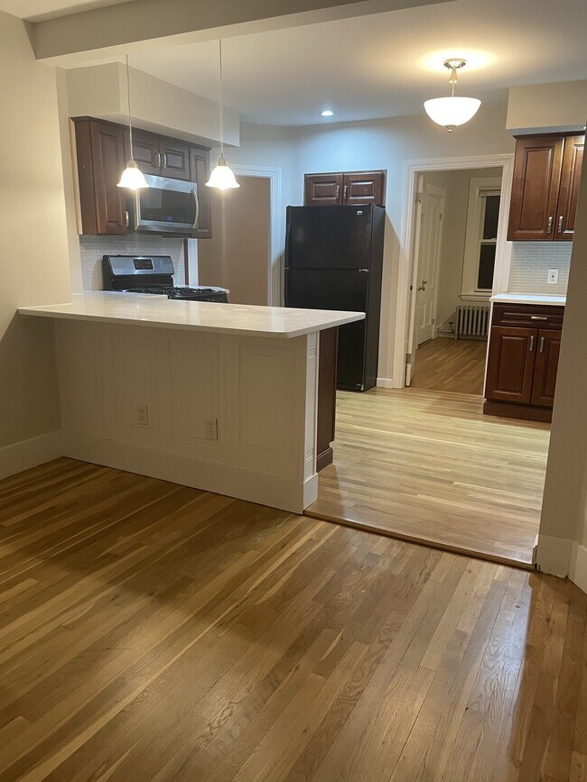 Building Photo - Walnut