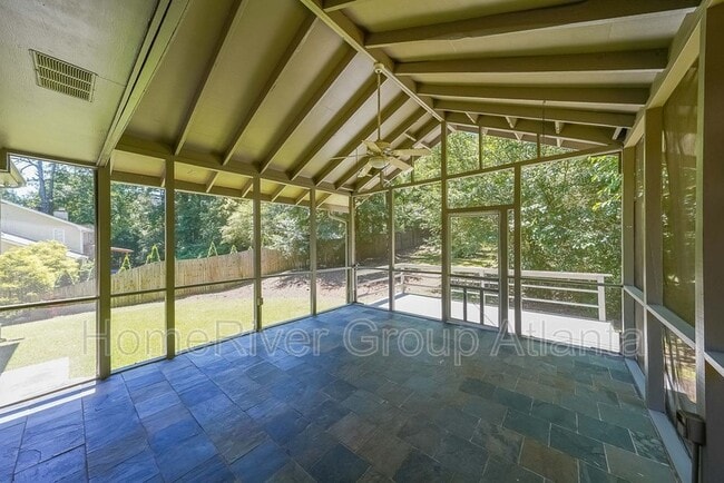 Building Photo - 447 Cove Dr NE