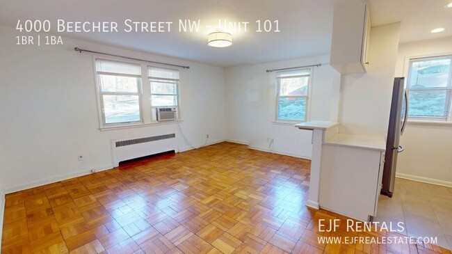 Building Photo - Quiet Glover Park One Bedroom W/Plenty of ...