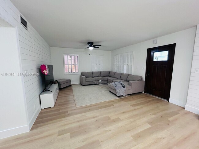 Foto del edificio - 6330 SW 34th St