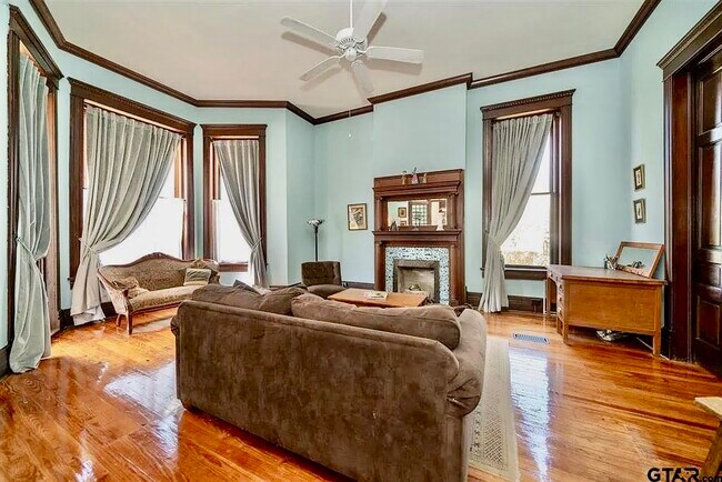 Foto del edificio - 182 W 5th St