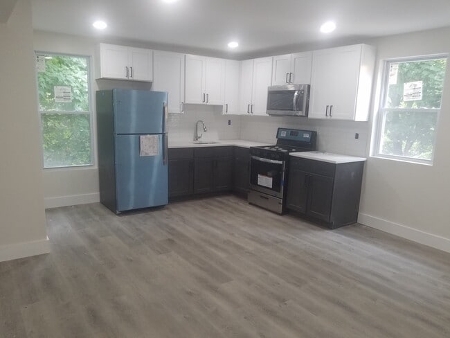 Building Photo - 193 Seymour Ave