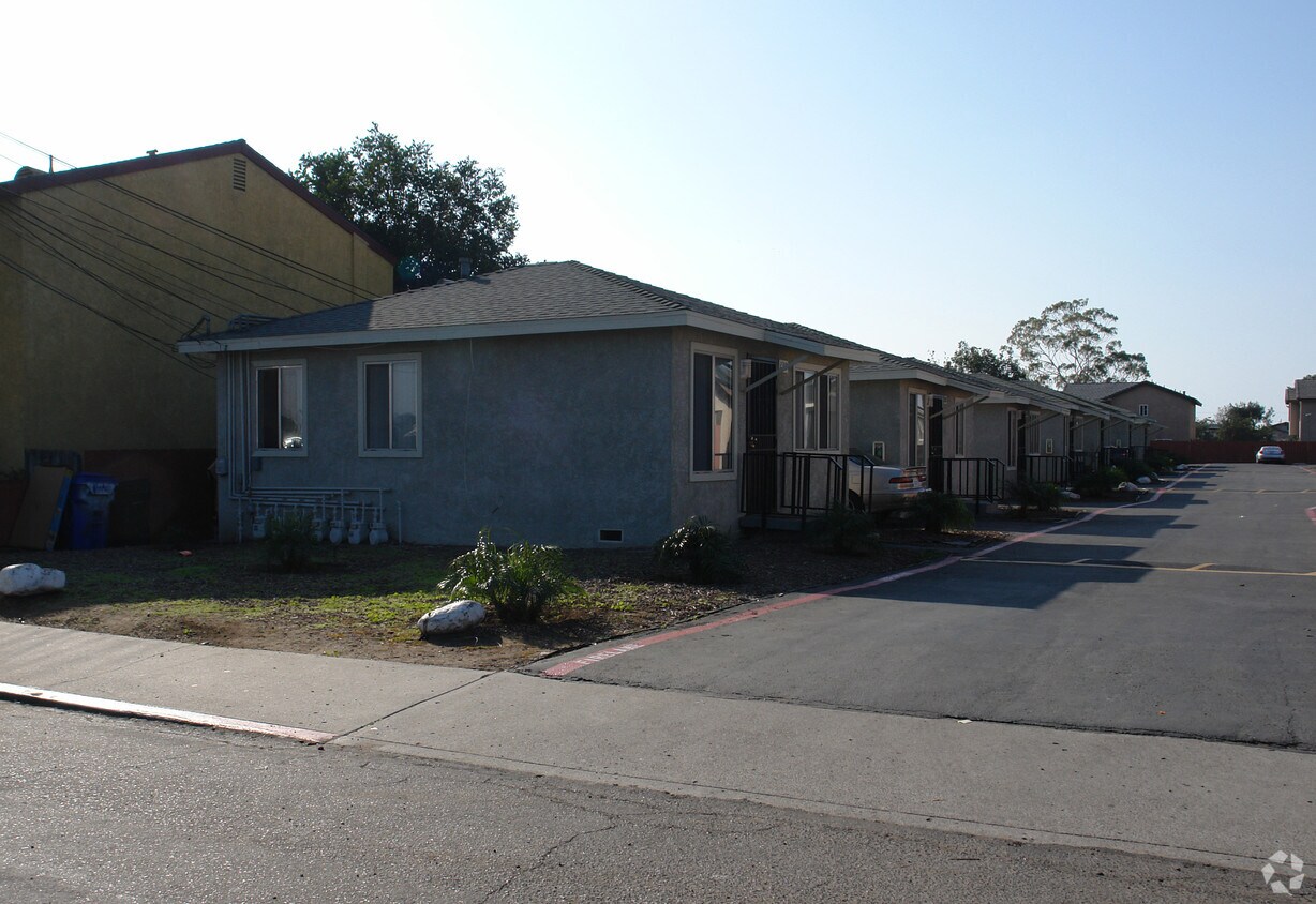 Primary Photo - Smythe Avenue Cottages