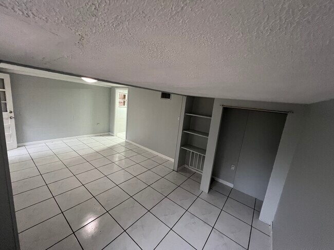 Foto del edificio - 615 Hillcrest St