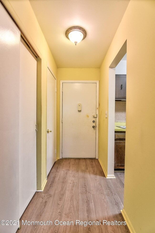 Building Photo - 58 Amberly Dr
