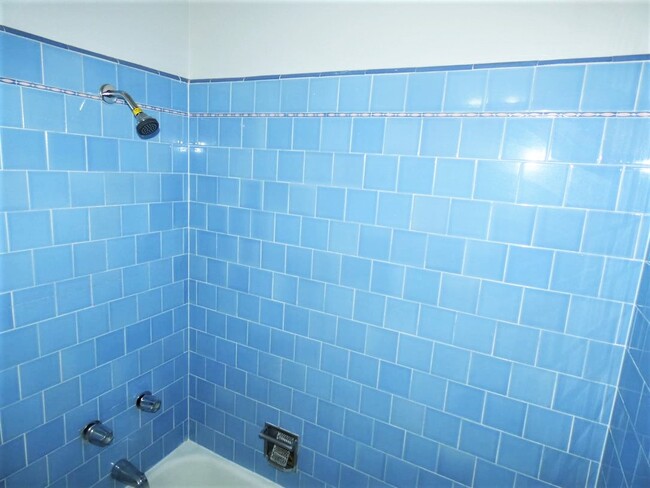 Building Photo - 4558 N Lakewood Blvd