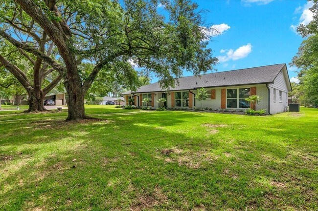 Foto del edificio - 4615 Barton Ln