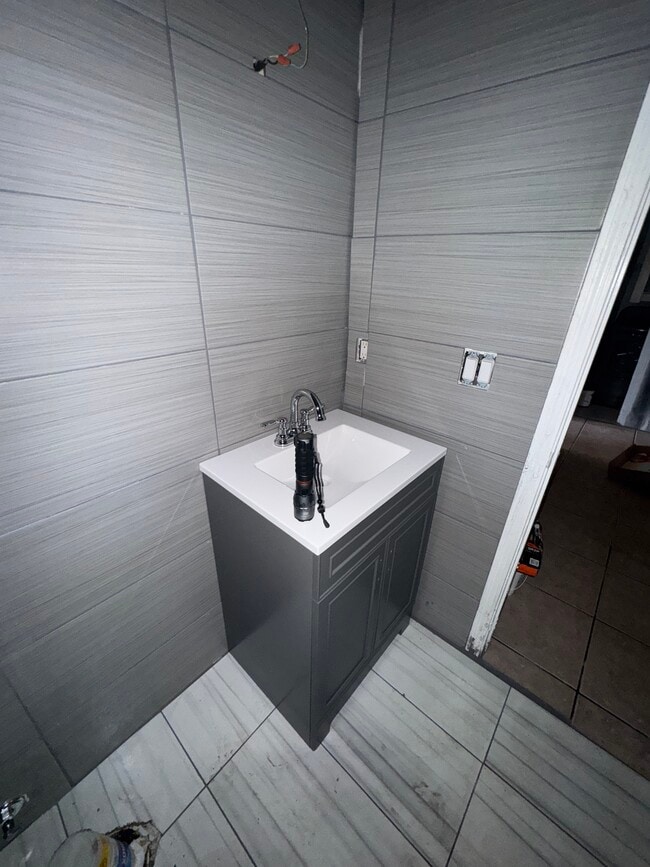 Building Photo - 1863 Nekoma Ct