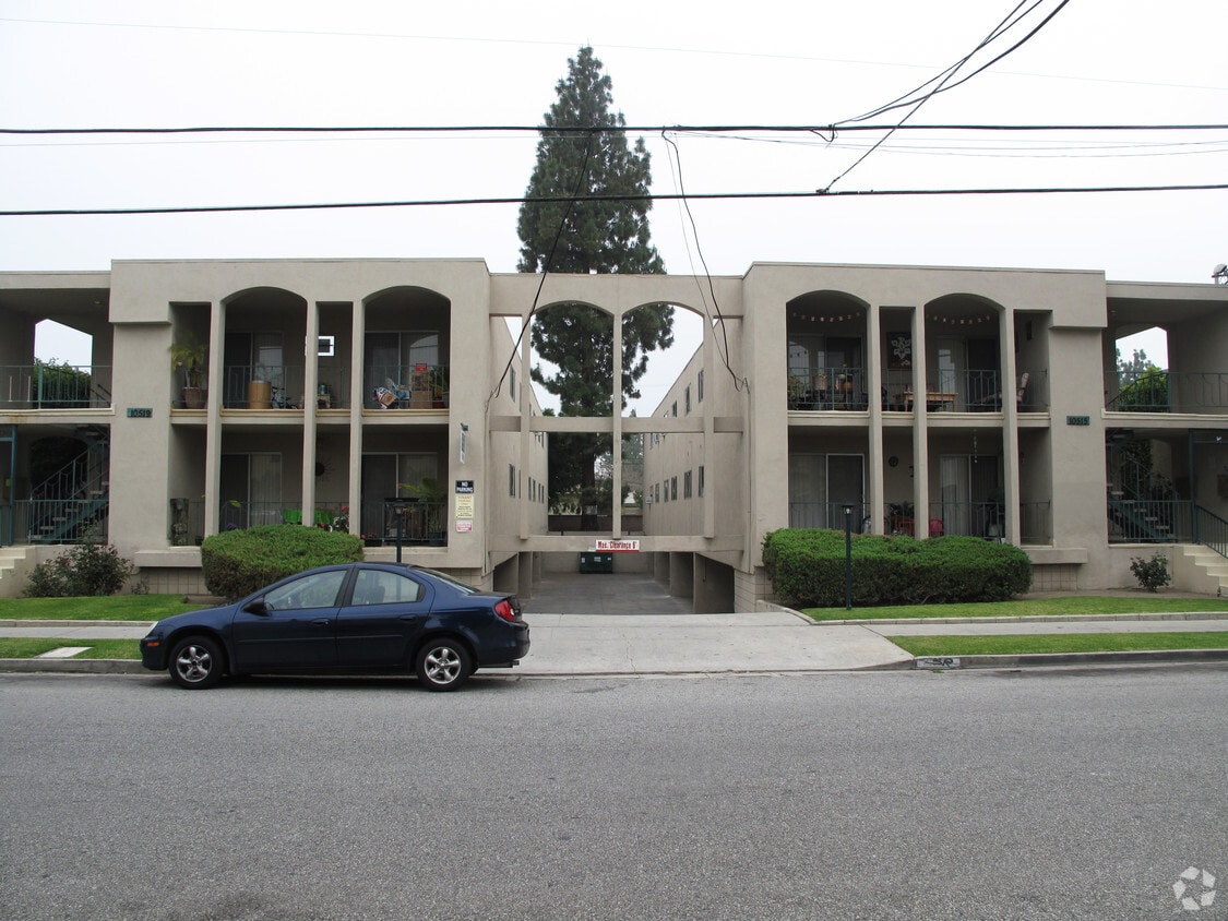 Building Photo - 10515-10519 Western Ave