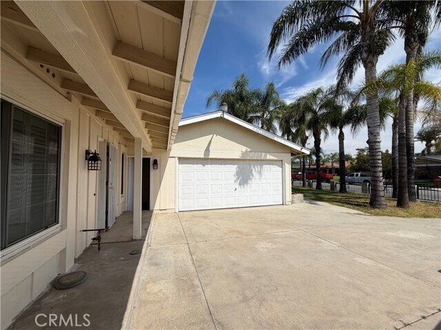 Foto del edificio - 1620 S Cypress Ave