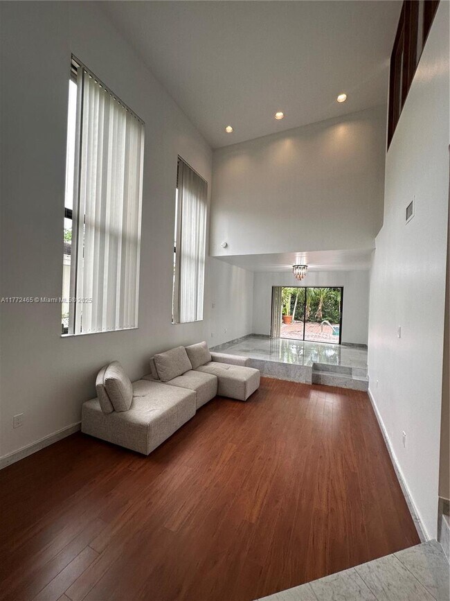 Foto del edificio - 511 Vittorio Ave