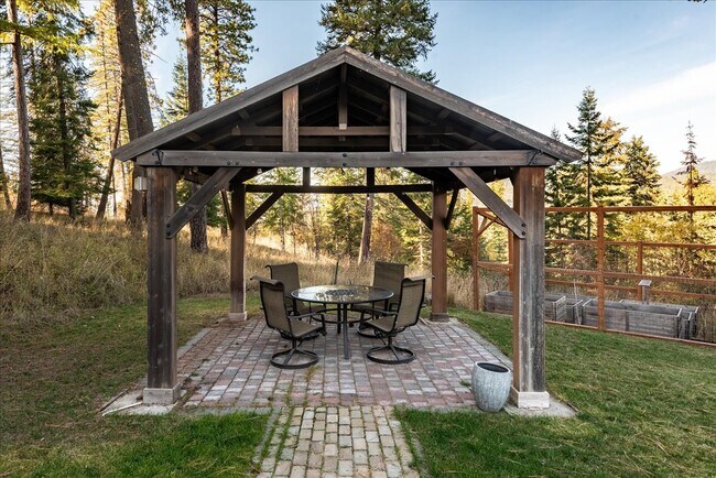 Foto del edificio - 965 N Armstrong Dr