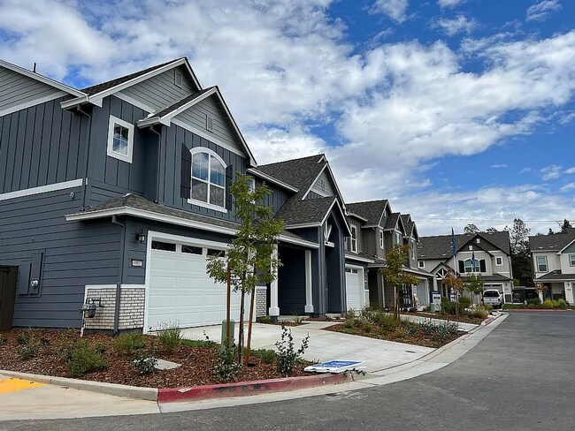 Foto del edificio - Gorgeous brand new home fully remodeled av...