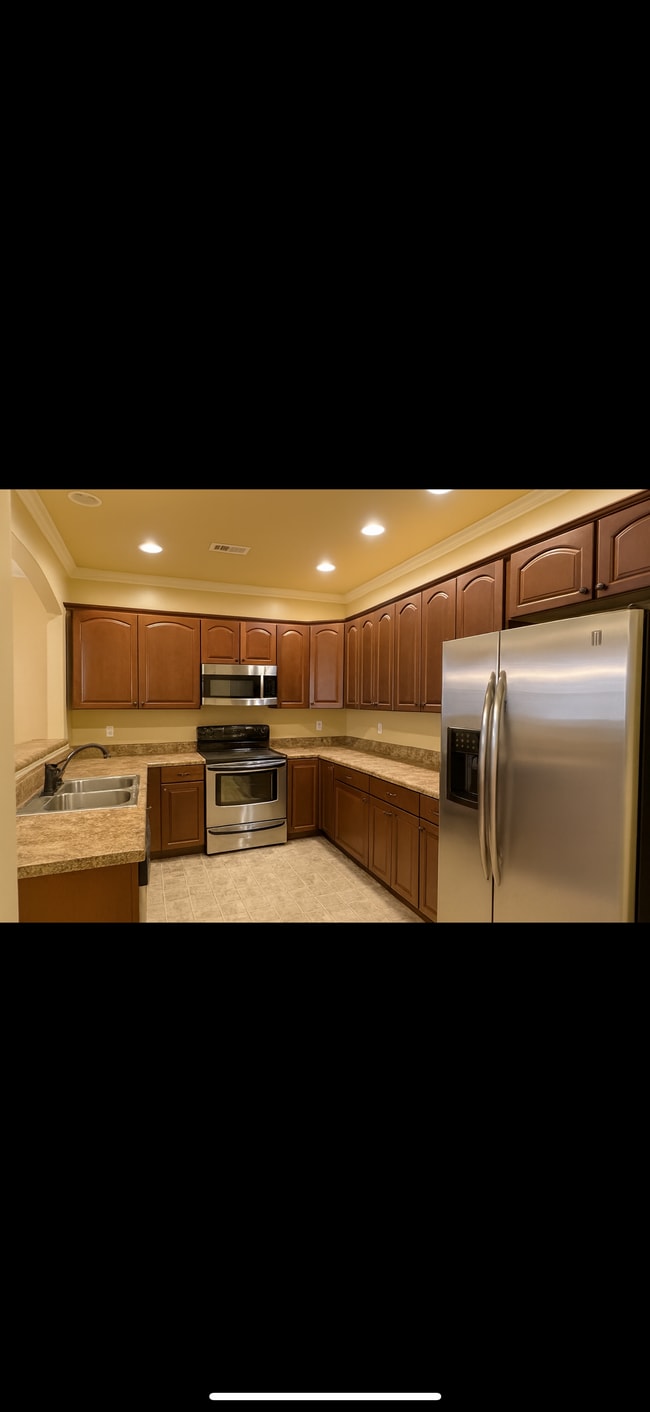 Building Photo - 6904