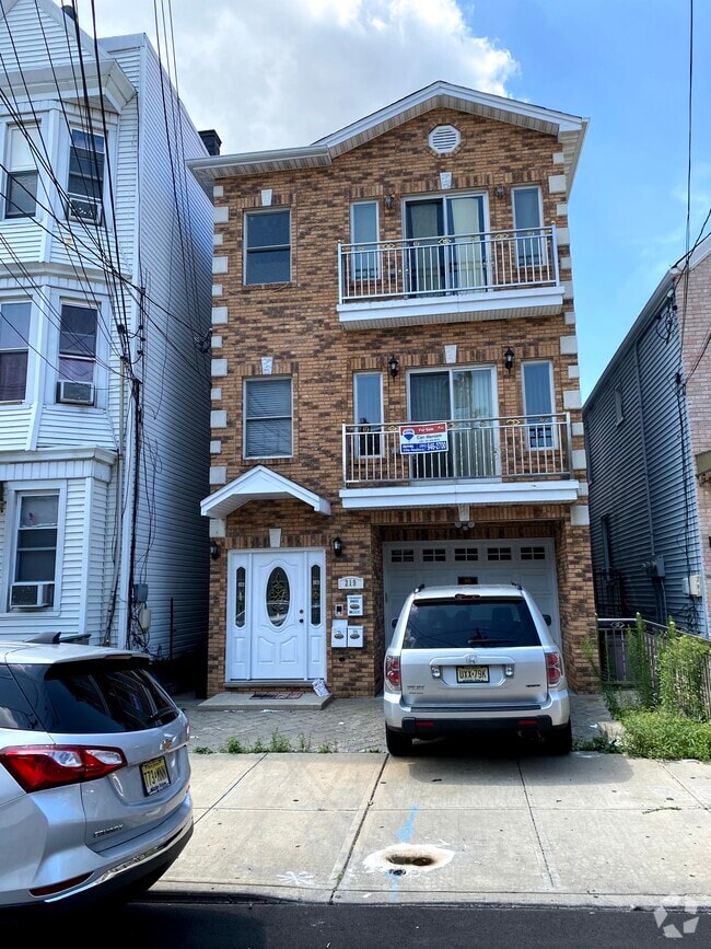 Building Photo - 219 Congress St