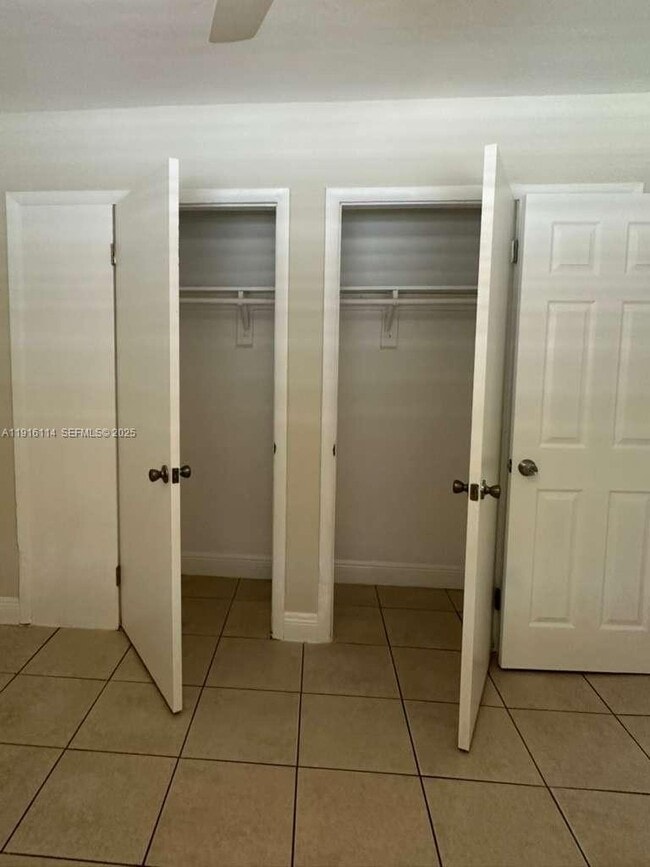 Building Photo - 5701 SW 27th St