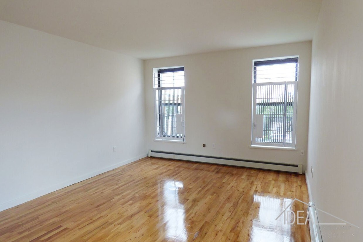 Primary Photo - 243 56th St