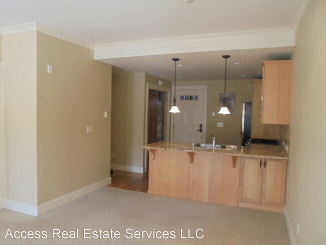 Building Photo - 2 br, 1.5 bath House - 1000 High Street #105