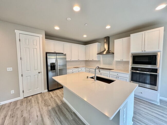 Building Photo - 7467 87th Dr NE