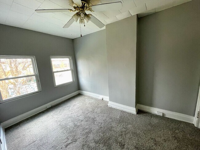Foto del edificio - 2/3 bed 1 bath - South Oakland, newly updated, central air, washer/dryer