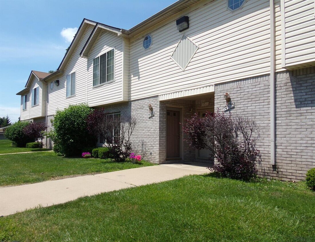 Foto principal - 1st Floor Condo w/ Large Living Room and E...