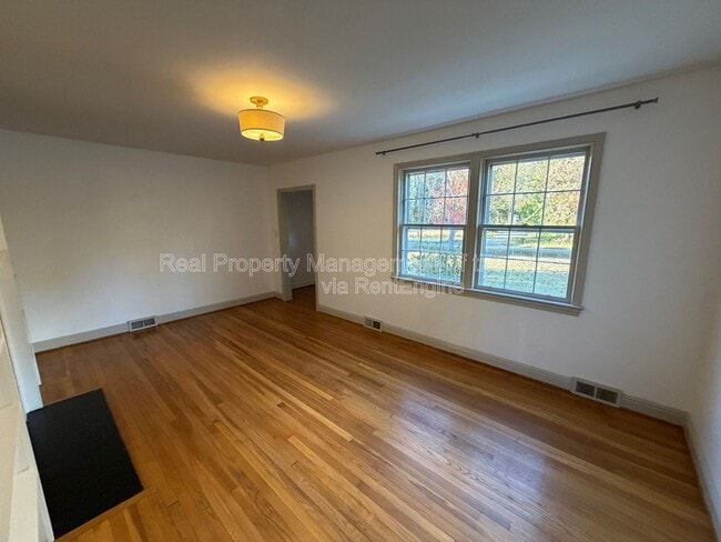 Foto del edificio - 7530 Shallowford Rd