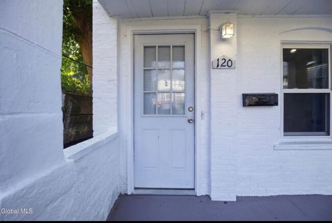Building Photo - 120 Robinson St