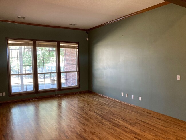 Building Photo - Gorgeous & Spacious 3 Bedroom Owasso Home-...