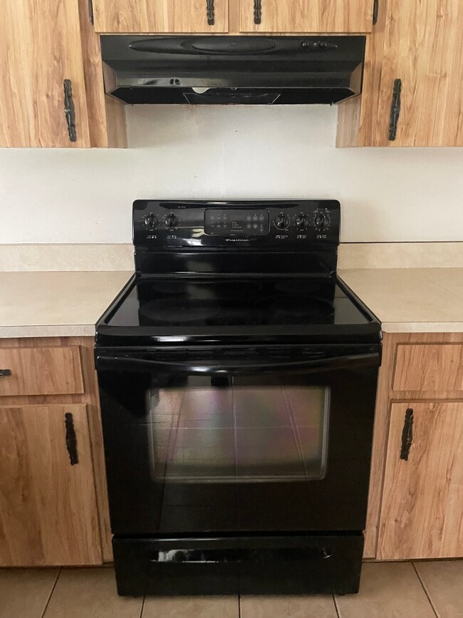 Foto del edificio - 7290 Daniel Webster Dr