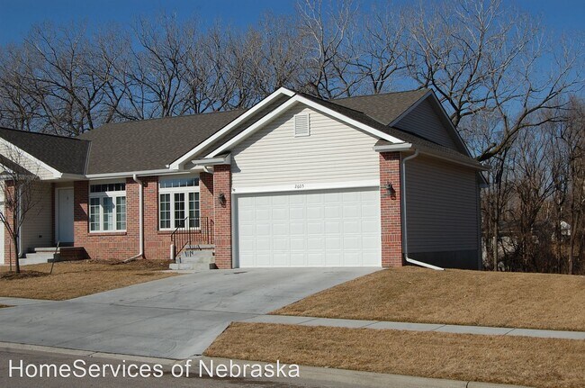 Building Photo - 3 br, 3 bath Apartment - 2605 NW 52nd St #2