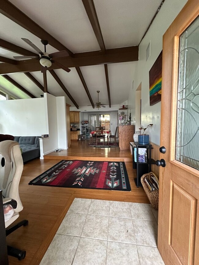 Building Photo - Furnished 3 Bedroom / 2 Bath Home