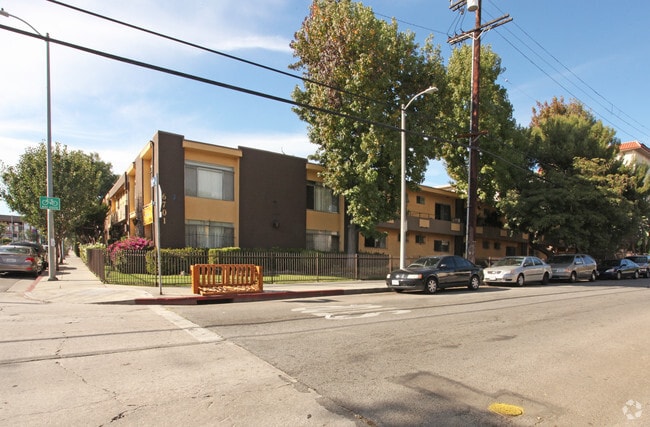 Building Photo - 6701 Fountain Ave