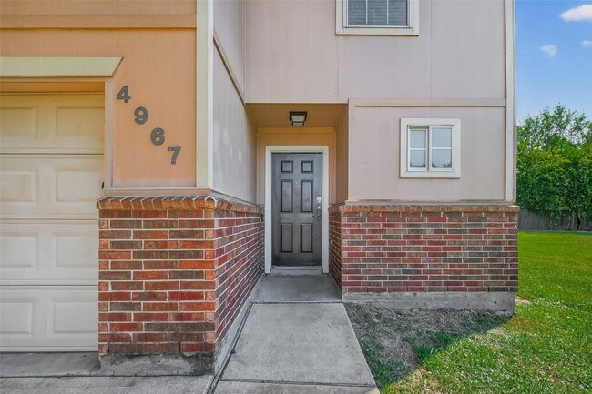 Building Photo - 4967 S Cancun