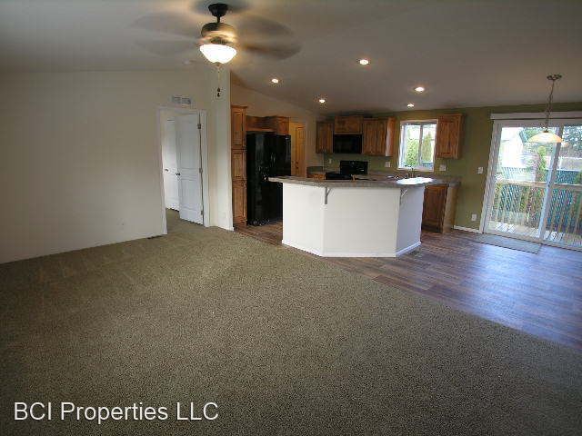 Building Photo - 3 br, 2 bath House - 2223-108th St Ct E #11