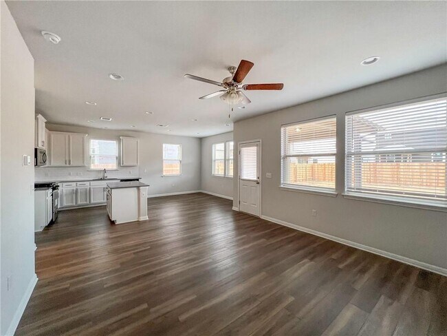 Building Photo - 261 Hauser Dr