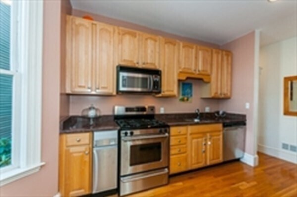 Building Photo - 2 Termine Ave