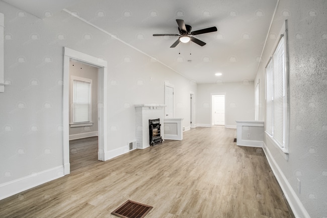 Building Photo - Cozy and Charming Two-Bedroom House with M...