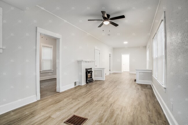 Foto del edificio - Cozy and Charming Two-Bedroom House with M...