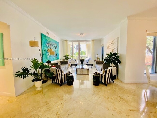 Foto del edificio - 799 Crandon Blvd