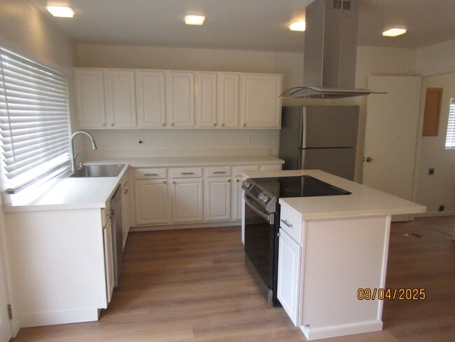Building Photo - Newly remodeled single story home walking ...