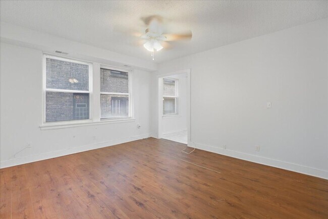 Foto del edificio - 3727 N Pine Grove Ave