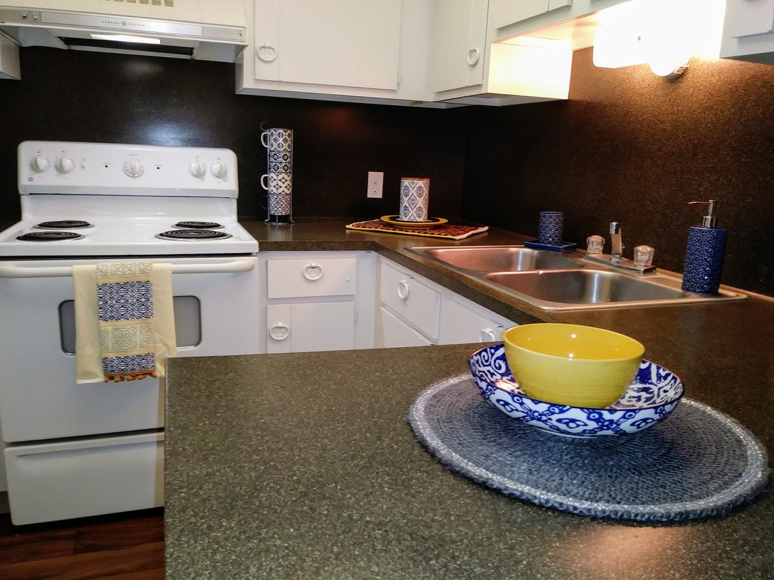 Kitchen - Arbor Cove Apartments