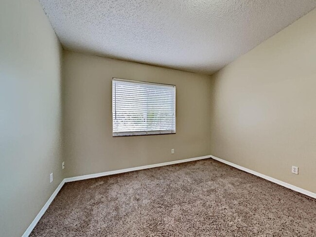 Foto del edificio - 861 NW 208th Dr