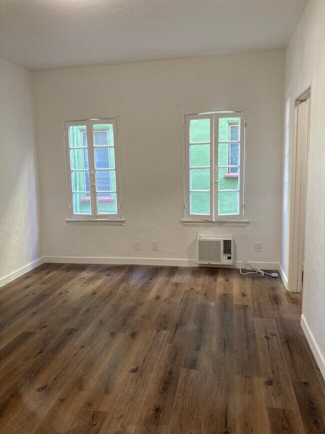 Foto del edificio - 839 Parkman Ave