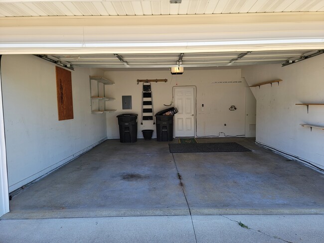 Building Photo - 2900 SE Glenstone Dr