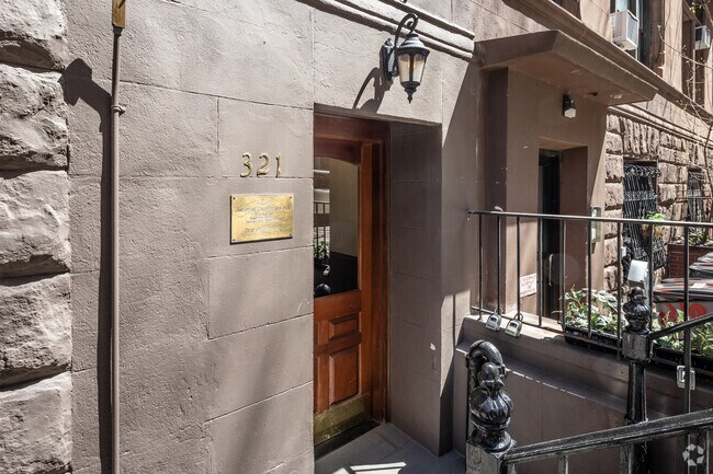 Entrance - 321 W 82nd St